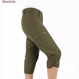 Woolrich army green size 8 hiking capris with roushing on side legs.